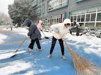 天寒地冻人心暖 点点温情暖寒冬